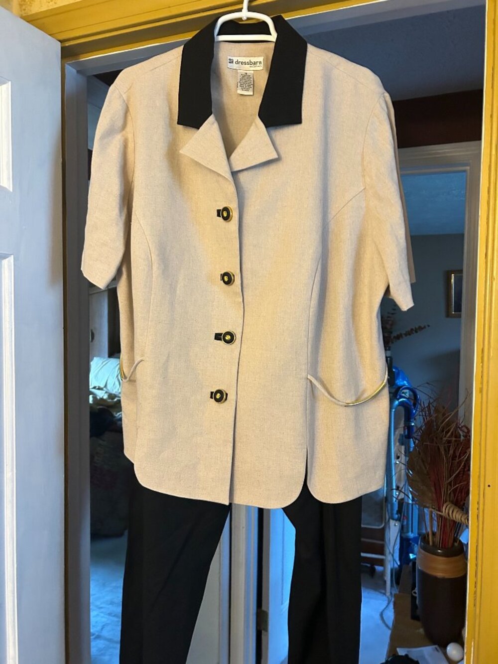 Vintage Dressbarn beige short sleeve blazer and black pants suit beige  w black